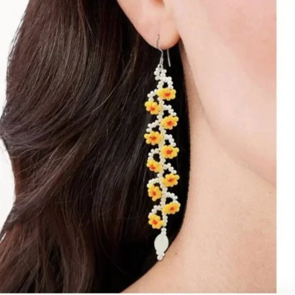 ⭐❤️ FREE Daisy Beaded Flower Drop Boho Peasant hipster Hippie Chic Farm Earrings - Picture 8 of 8